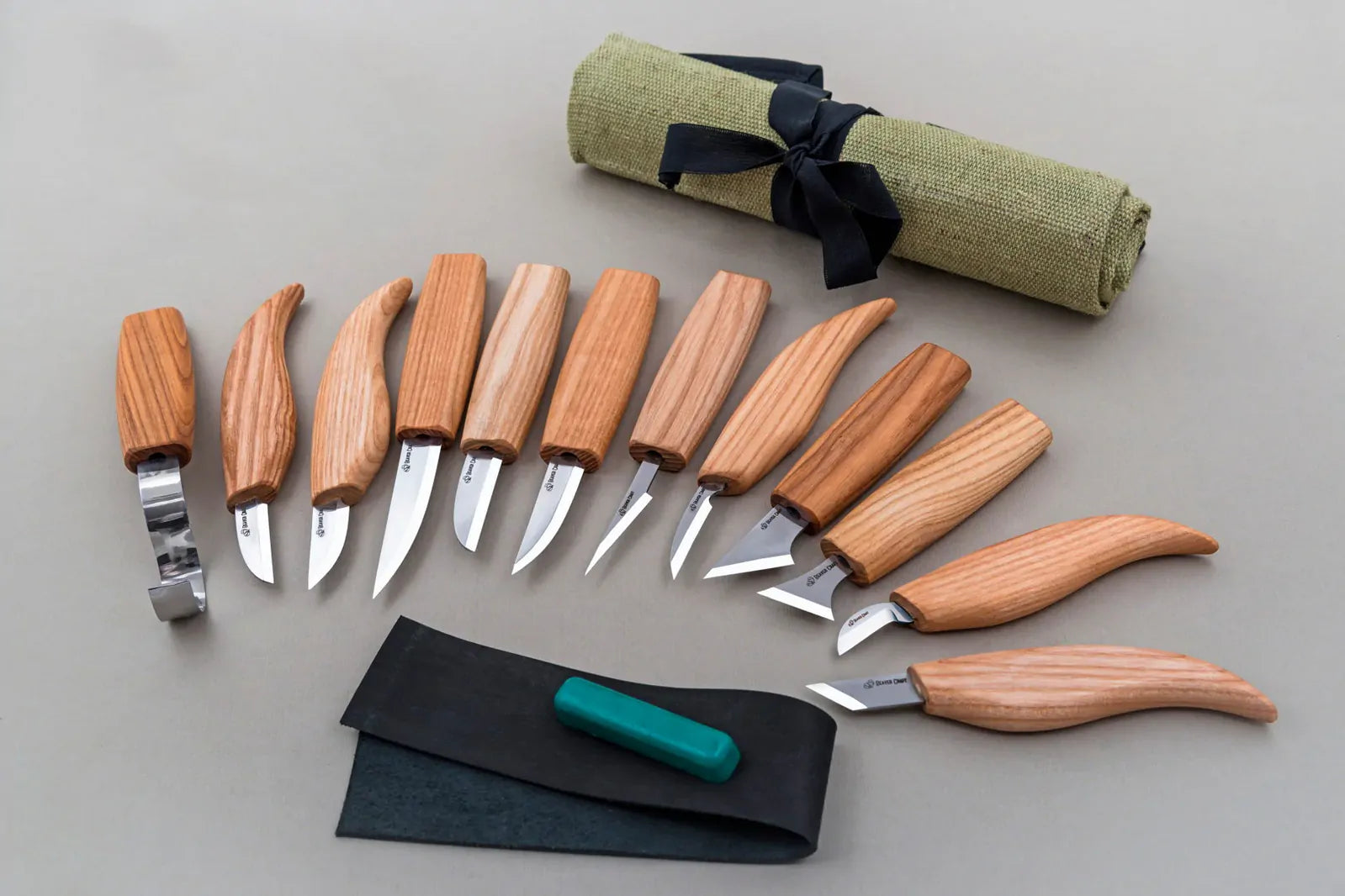 Wood Carving Set of 12 Knives in Tool Roll + accessories